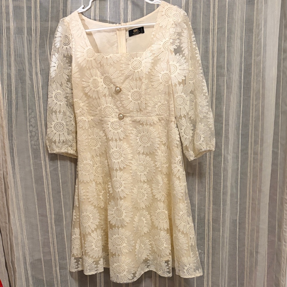 Chic Cream Floral Lace Dress
